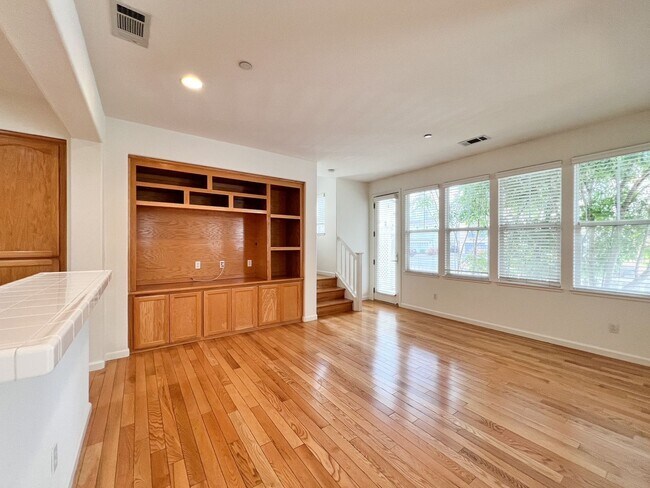 Building Photo - South Napa Three Bedroom House