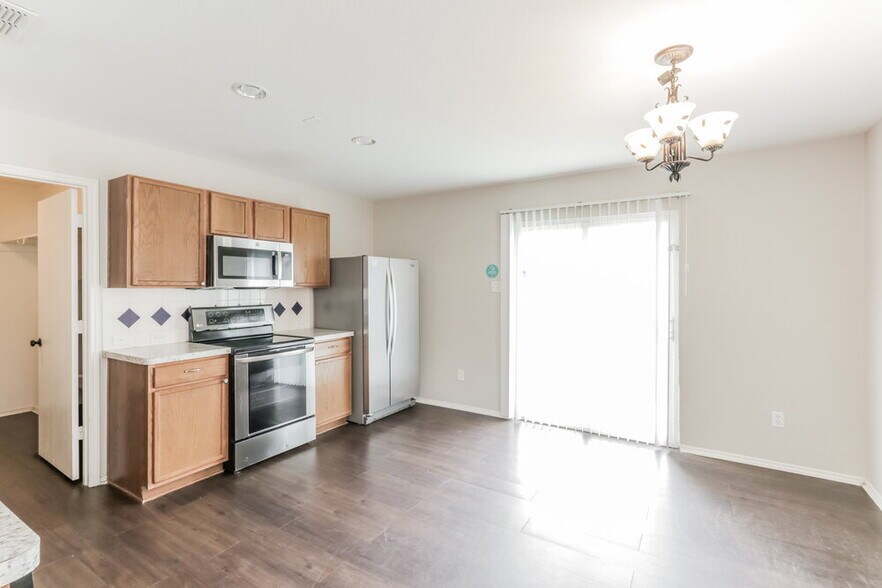Building Photo - 2014 Gardenia Dr
