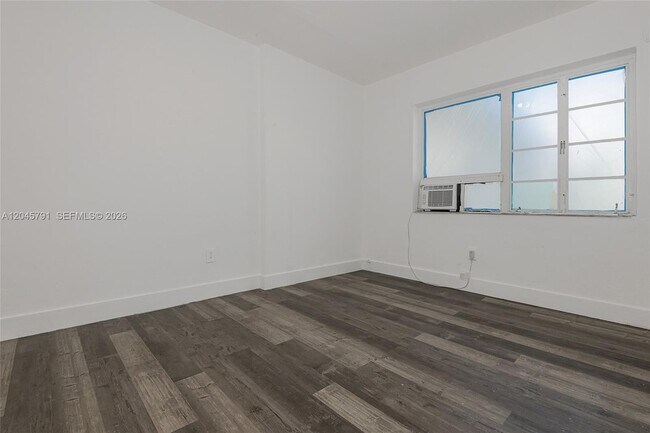Building Photo - 8340 Crespi Blvd