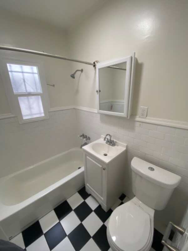 Building Photo - 628-628 N Plymouth Blvd