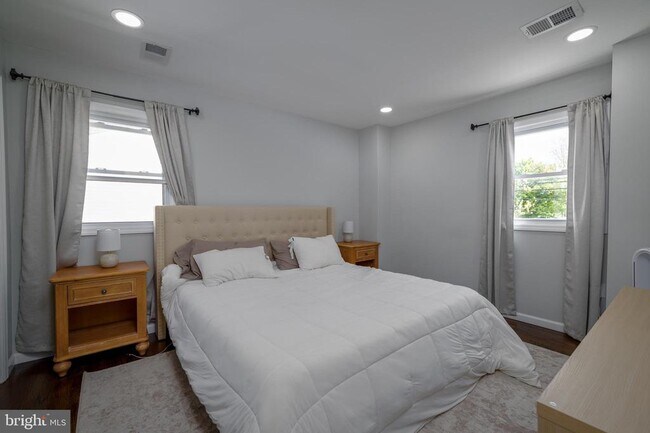 Building Photo - 21 Dixmont Ave