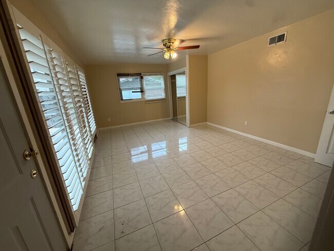 Building Photo - 4951 Campanile Dr