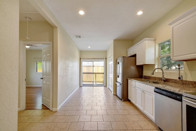 Building Photo - 417 Odell St