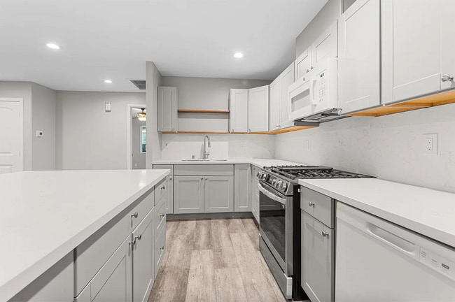 Building Photo - So many bathrooms!