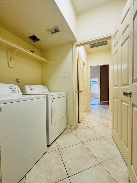 Building Photo - 931 Sierra Springs Ln