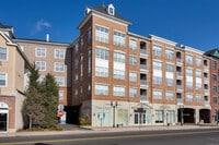 Building Photo - 850 E Main St