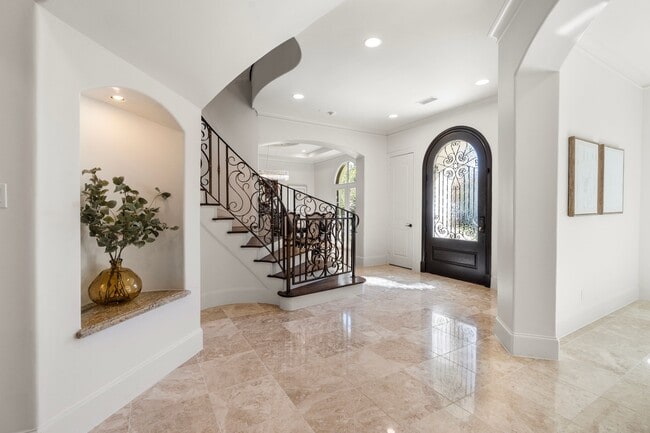 Building Photo - 4134 Bellefontaine