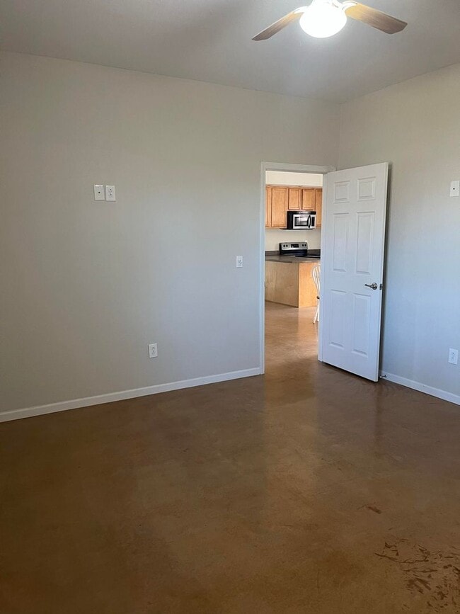 Building Photo - 625 State Rte W