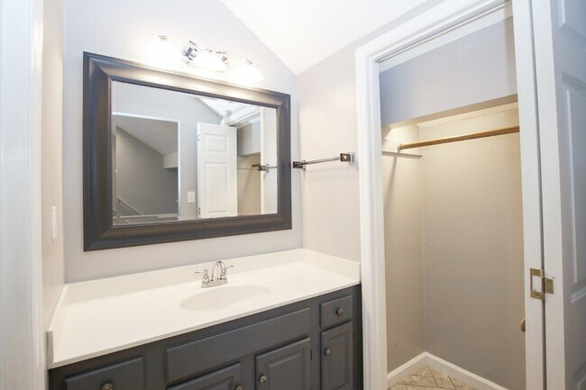 Building Photo - "Charming Studio Retreat with Modern Comforts in Vass, NC!"