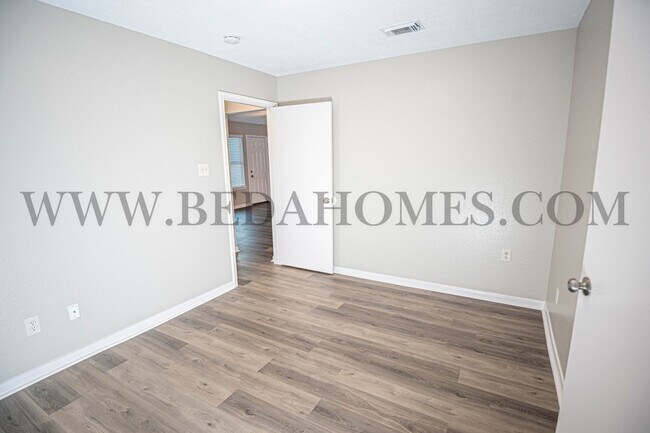 Building Photo - 5365 Tallowwood Terrace