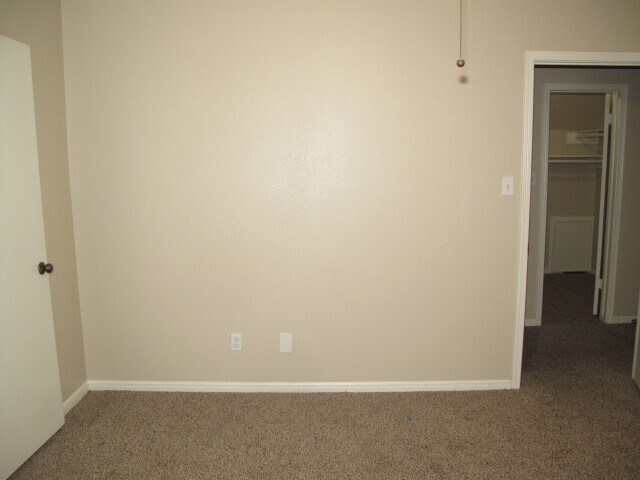 Building Photo - 702 Oder Ln