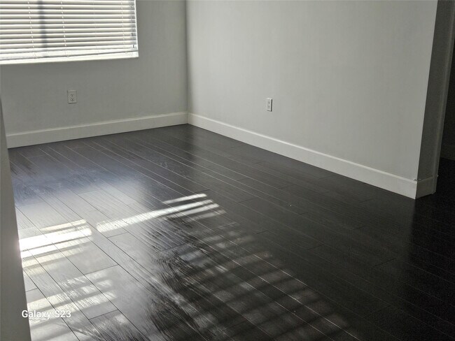 Building Photo - 323 SW 11th St