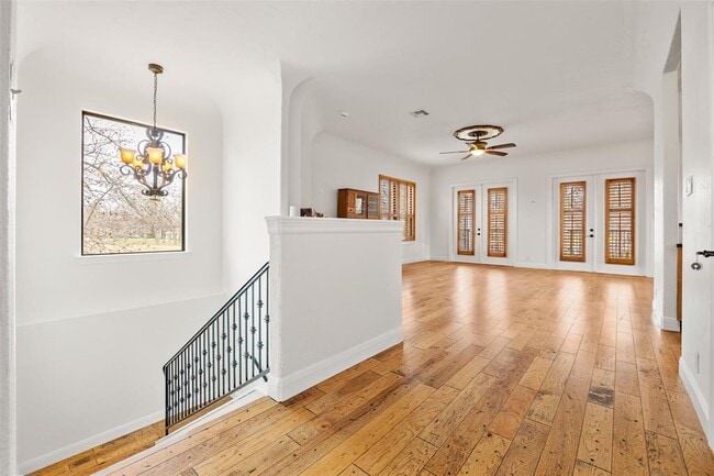 Building Photo - 322 Lake Placid Dr