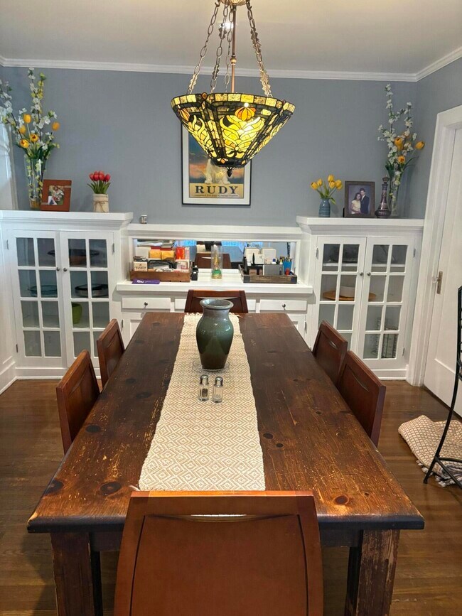 Building Photo - 839 N Orange Dr