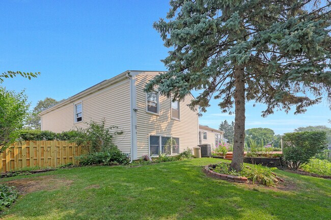 Building Photo - 1356 Larchmont Dr