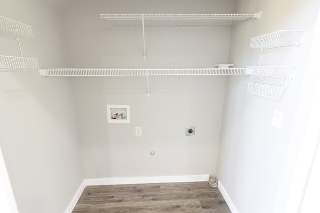Building Photo - Charming 3-Bedroom Home with Designer Touc...