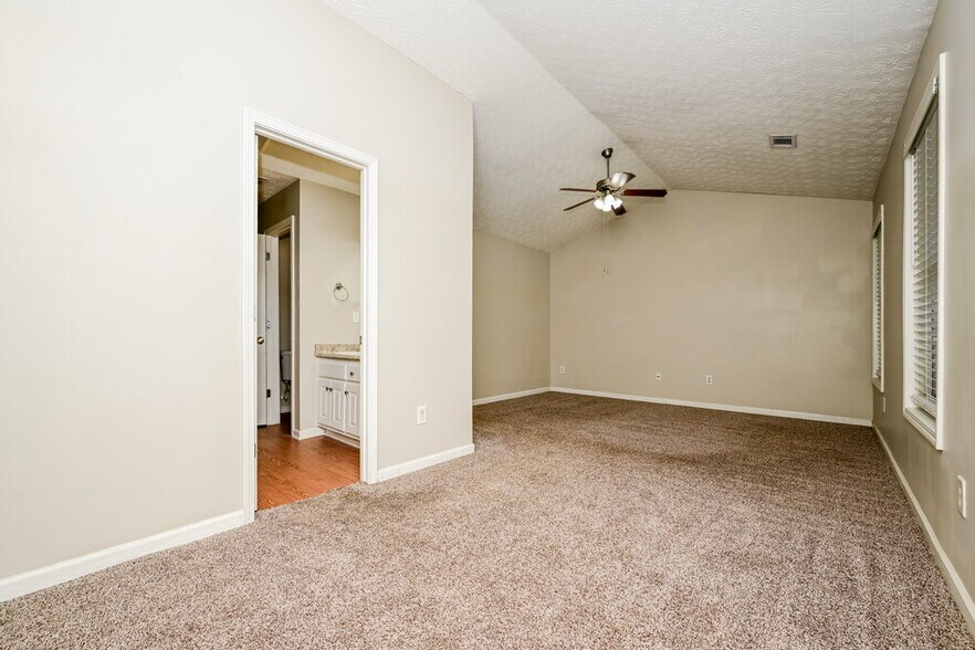 Building Photo - 125 Cheyenne Dr
