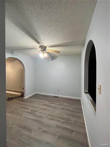 Building Photo - 2504 Tanglewood Dr