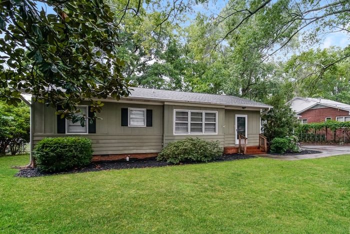 Building Photo - 415 N Pine St