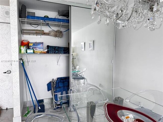 Building Photo - 6770 Indian Creek Dr