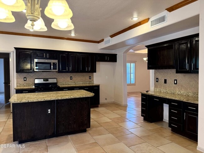 Building Photo - 317 Zenith Dr