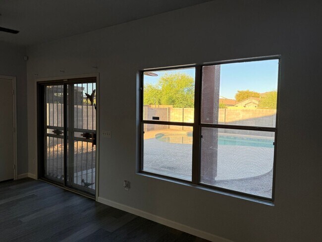 Building Photo - 33190 N Cherry Creek Rd