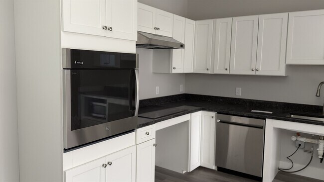 Building Photo - 251 Sladen St