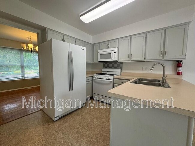 Building Photo - 3324 Bluett Rd