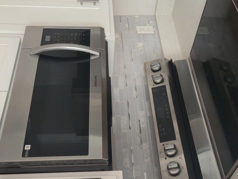 Building Photo - 670 Sandy Neck Ln