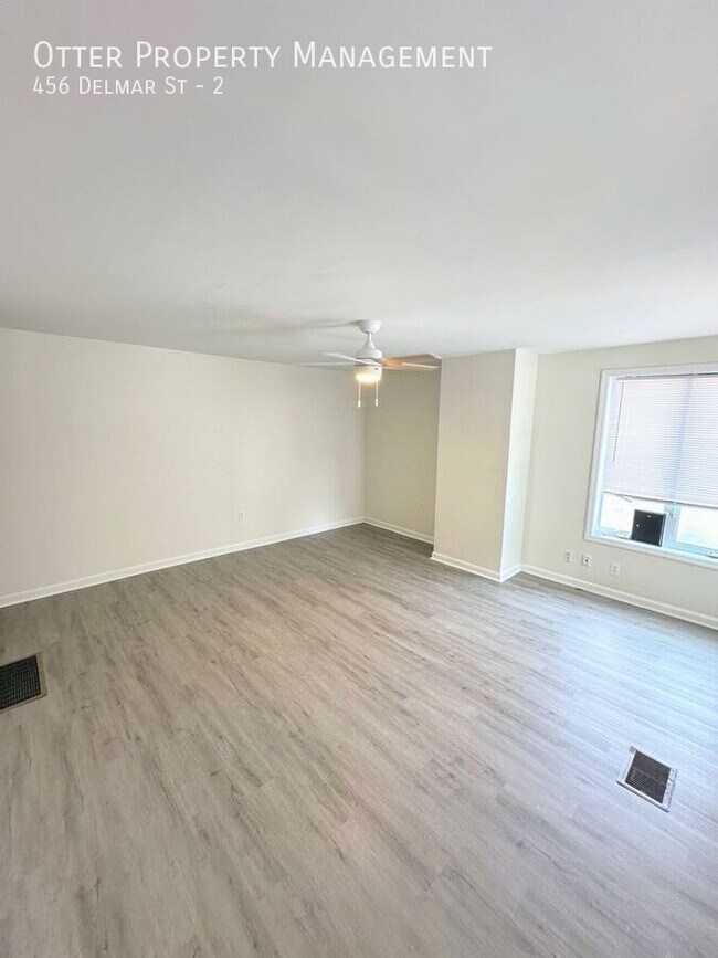 Building Photo - 456 Delmar St