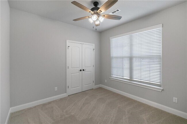 Building Photo - 292 Township Dr