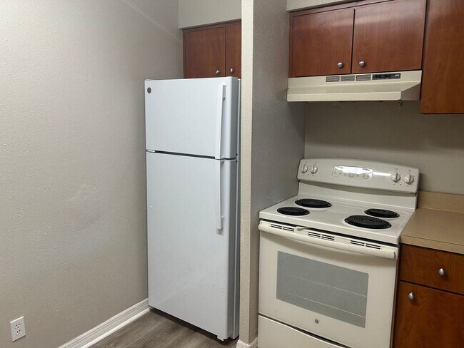 Building Photo - Just Reduced ! 2nd-floor studio condo at SerraVella!