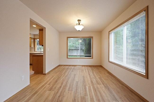 Building Photo - Move in ready now! 4 bedrooms in Lacey - North Thurston School district.