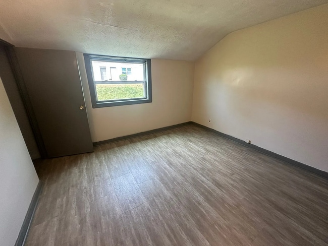 Building Photo - Welcome to Jubilee Estates at 96 Ledgecrest Ave, New Britain, CT.