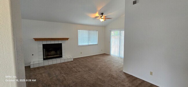 Building Photo - 3-bedroom 2.5 bath home