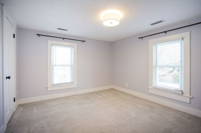 Building Photo - 40 Lealand Ave