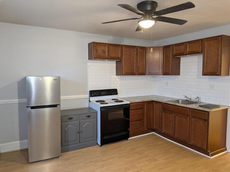 Building Photo - 607 Hevey St