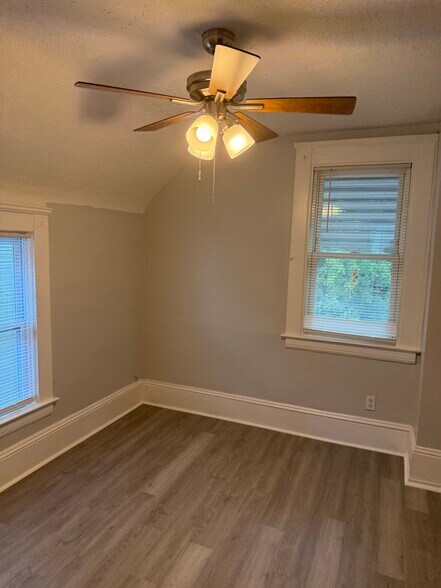 Building Photo - 3009 Delmar Ave