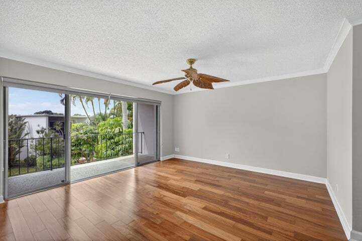 Building Photo - 382 Golfview Rd