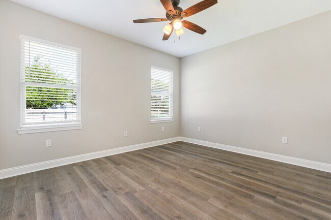 Building Photo - 406 Community St