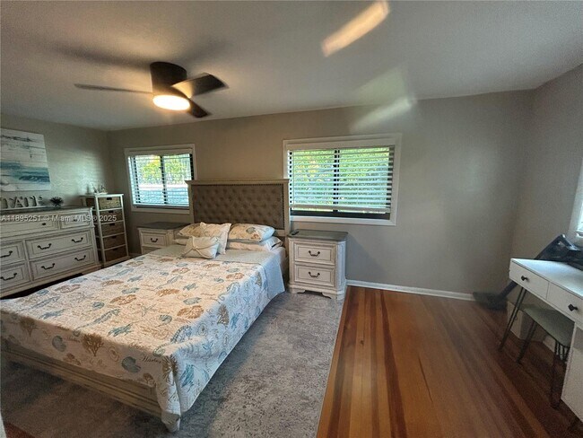 Building Photo - 1534 Monroe St