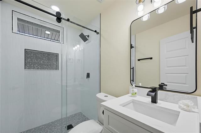 Building Photo - 2912 Charles Dr