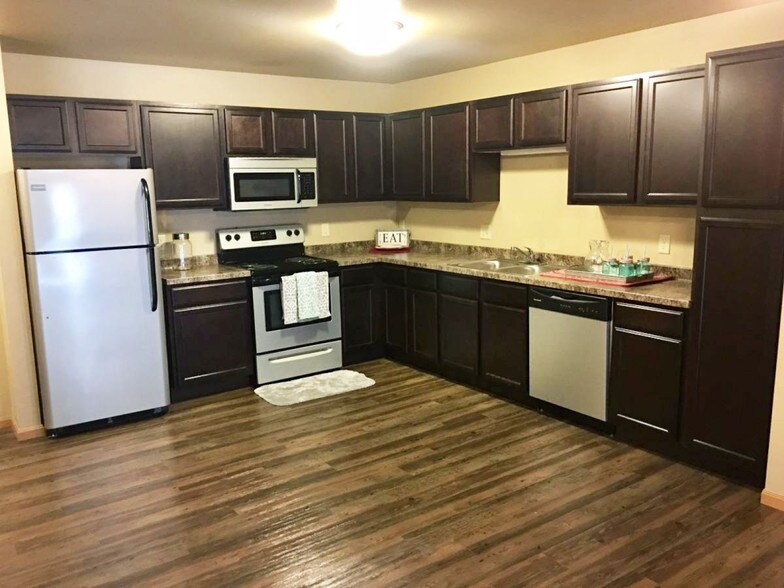 Plantation at Hunter's Run 3410 5th Ave Watford City ND 58854