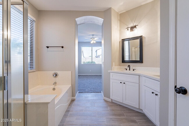 Building Photo - 12614 W Earll Dr