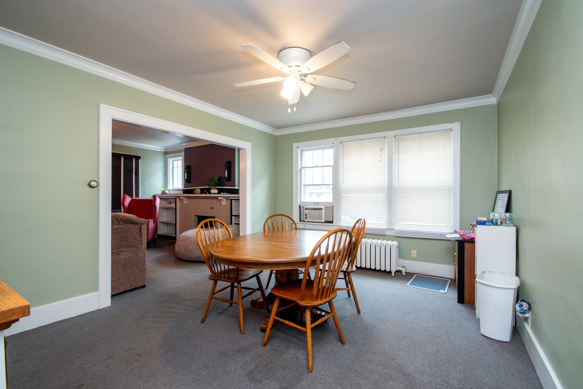 Building Photo - 1411 W Barker Ave