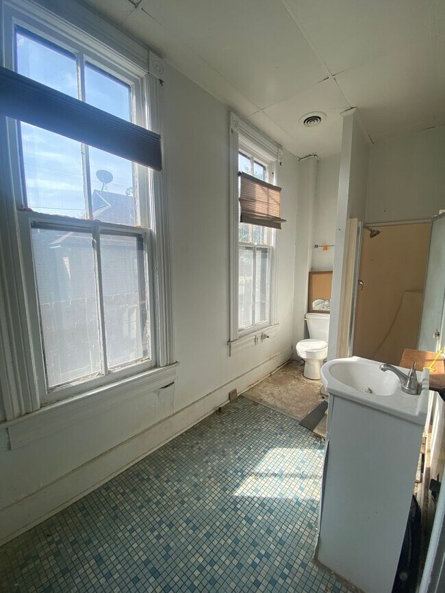 Building Photo - 300 N 17th St