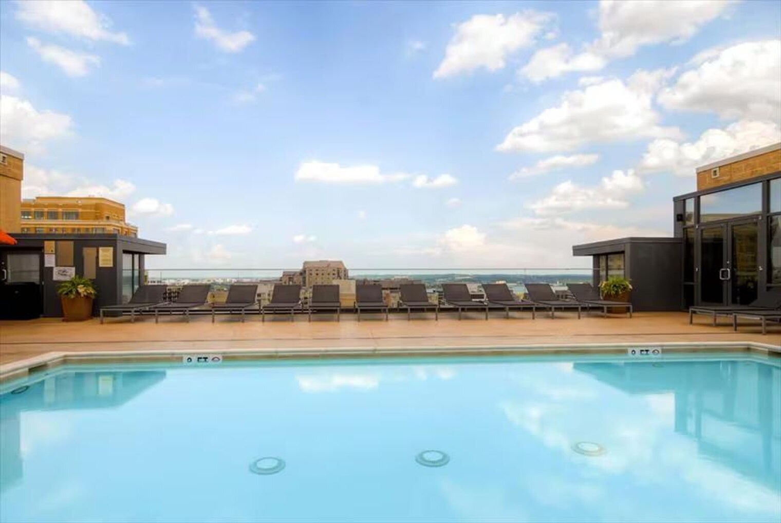 Building Photo - 1405 S Fern St