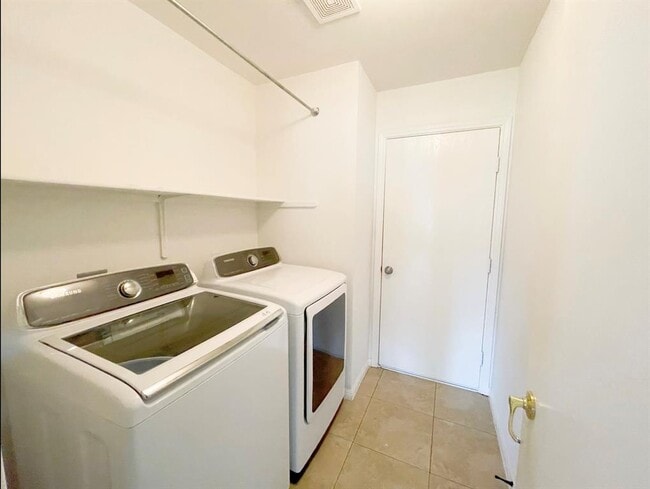 Building Photo - 104 Cattail Cove