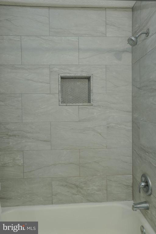 Building Photo - 359 Point to Point Rd