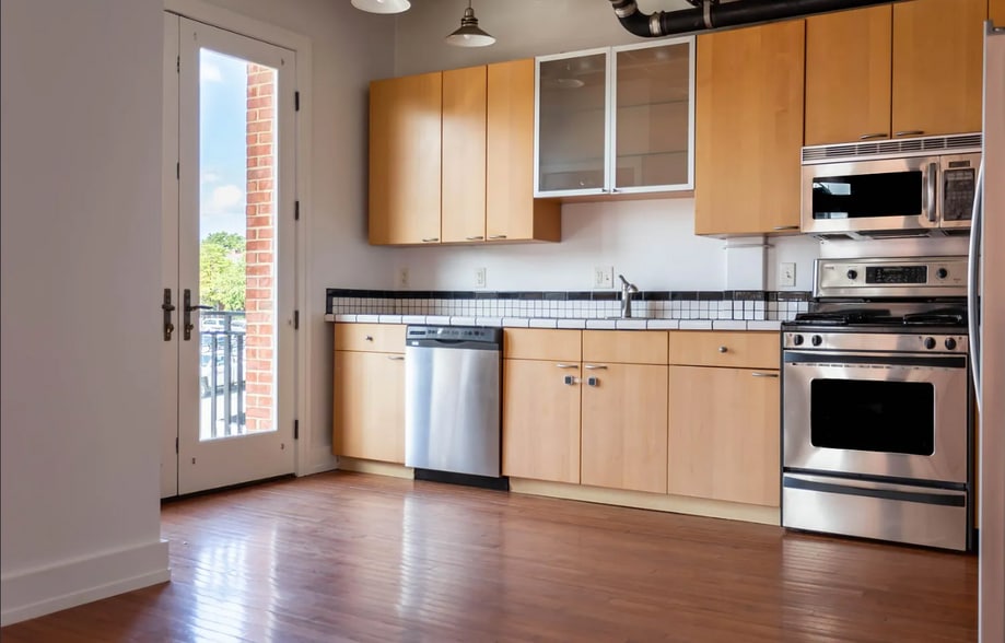Building Photo - 107 1st St S